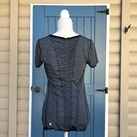 Lululemon Athletica short-sleeved running shirt Grey Women’s Size 8 - Picture 3 of 6